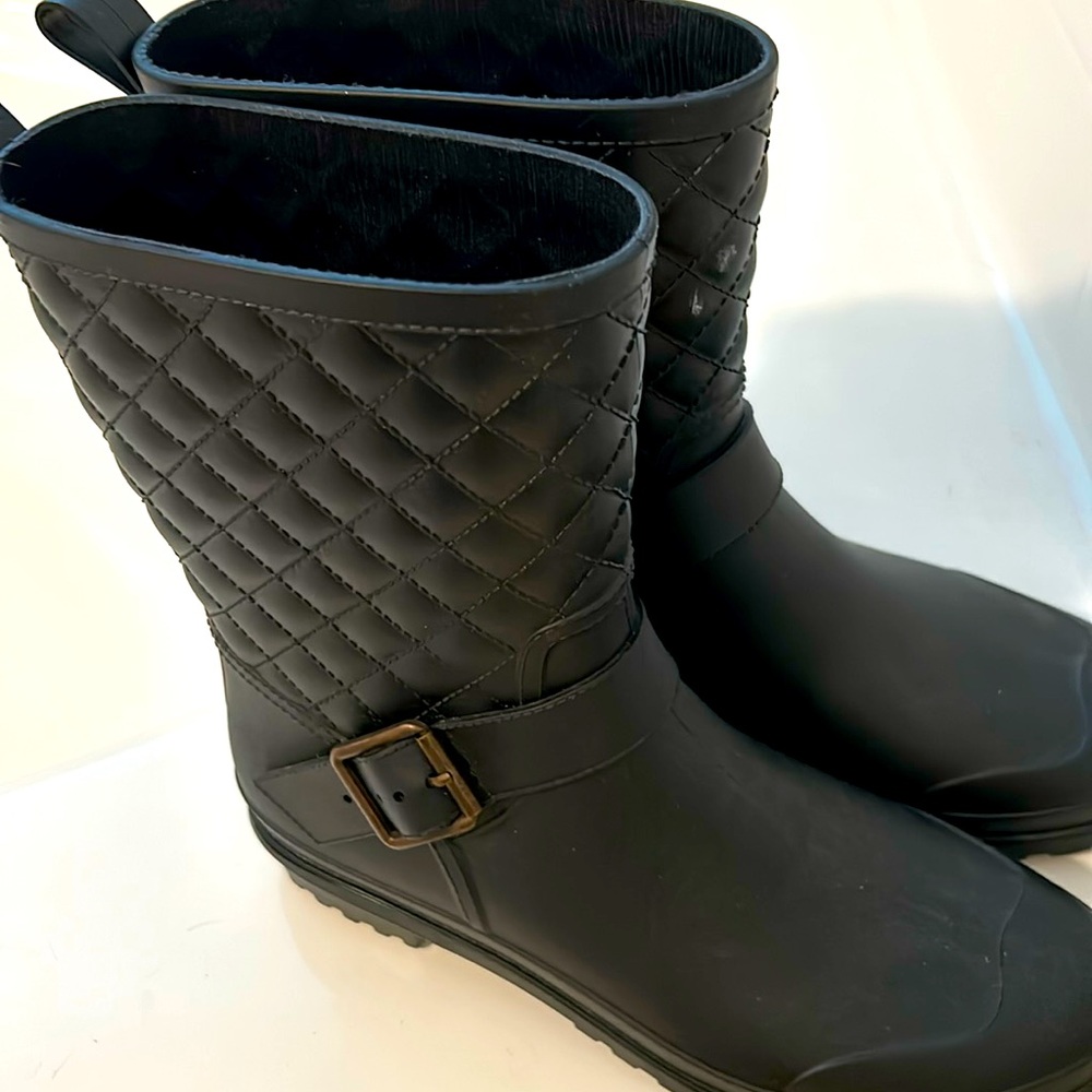 Capelli of New York rain boots, short, navy.